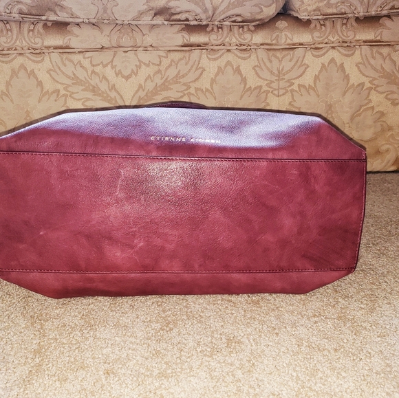 Etienne Aigner Leather Burgundy Tote. - Picture 4 of 5